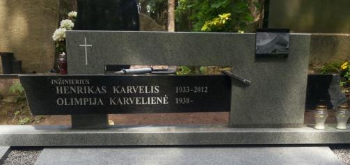 Vilniaus sporto rūmų architekto -inžinieriaus  Karvelio  paminklas -  granitas